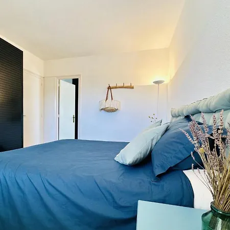 Moana Costabravasi *